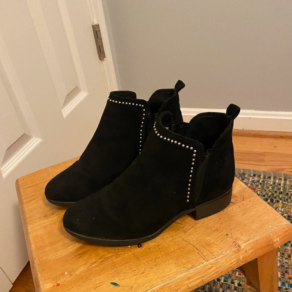 DSW youth shoes